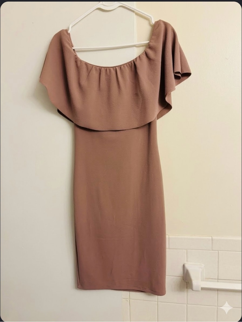 Almost Famous off-Shoulder Ruffle Bodycon Dress in Mauve-Taupe